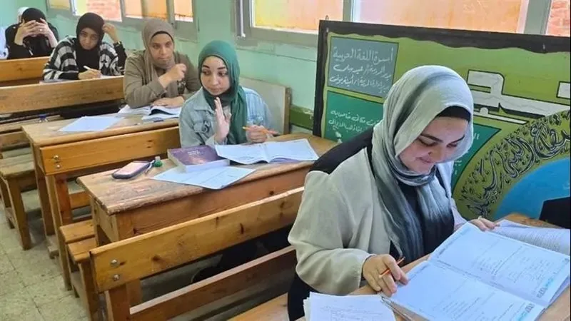 إقالة رئيس لجنة “أولاد الأكابر” في سوهاج بسبب تسرب نتائج الامتحان إقالة رئيس لجنة “أولاد الأكابر” في سوهاج بسبب تسرب نتائج الامتحان