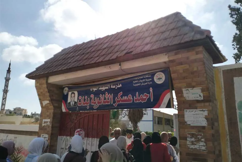 إقبال طلاب الثانوية العامة على مراكز الامتحانات في شمال سيناء إقبال طلاب الثانوية العامة على مراكز الامتحانات في شمال سيناء