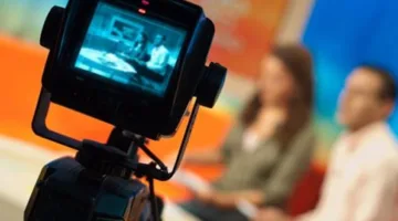 إقصاء المذيعة من الشاشة بسبب التلاعب