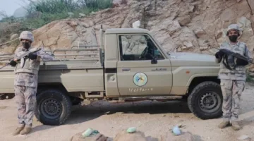 إلقاء القبض على أربعة أشخاص خالفوا نظام أمن الحدود بتهمة تهريب 267 كيلوغرامًا من القات في منطقة عسير.
