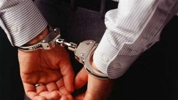 إلقاء القبض على شاب اعتدى على امرأة تعمل في متجر بالطالبية إلقاء القبض على شاب اعتدى على امرأة تعمل في متجر بالطالبية