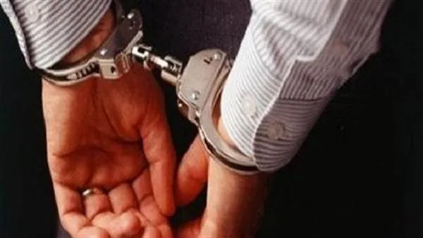 إلقاء القبض على شخص بتهمة انتحال صفة مسؤول حكومي في الجيزة