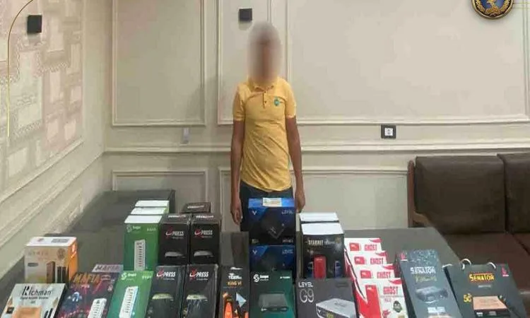 إلقاء القبض على مدير متجر لبيع أجهزة فك شفرة القنوات الفضائية إلقاء القبض على مدير متجر لبيع أجهزة فك شفرة القنوات الفضائية