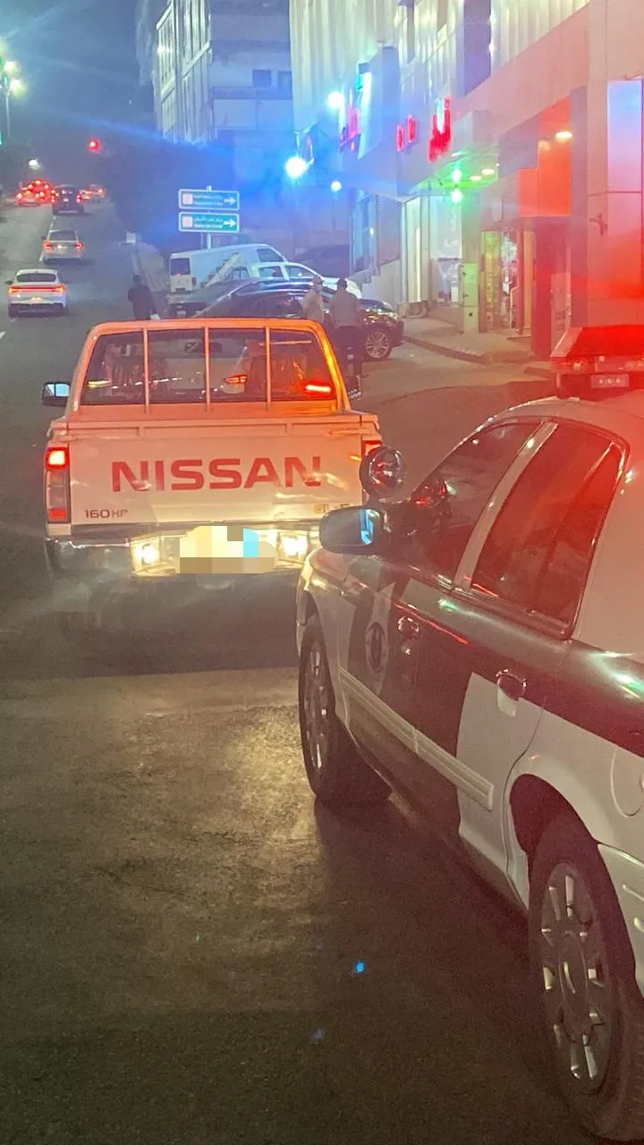 إلقاء القبض على مقيمين في نجران ومواطن في الشرقية بتهمة توزيع المخدرات إلقاء القبض على مقيمين في نجران ومواطن في الشرقية بتهمة توزيع المخدرات