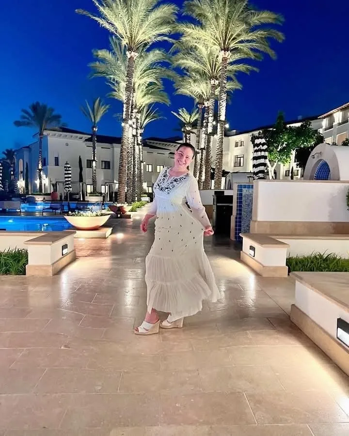 إلهام شاهين تشارك صورًا من الساحل وترد على معجبة تطالبها بأداء فريضة الحج إلهام شاهين تشارك صورًا من الساحل وترد على معجبة تطالبها بأداء فريضة الحج