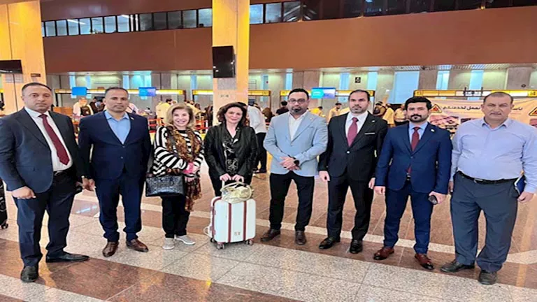 إلهام شاهين تعبر عن رأيها بعد عودتها إلى مصر قادمة من العراق (صور) إلهام شاهين تعبر عن رأيها بعد عودتها إلى مصر قادمة من العراق (صور)