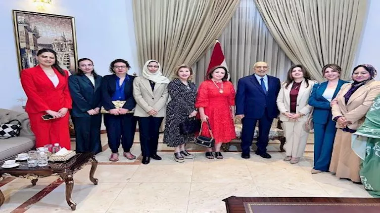 إلهام شاهين وهالة سرحان تطالبان بالمساعدة بعد إغلاق الأجواء في العراق