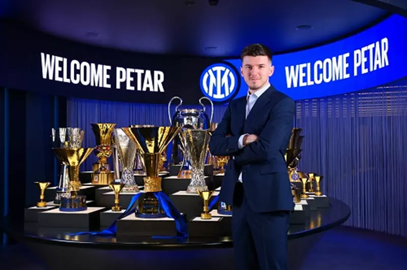 إنتر يعلن عن التعاقد مع اللاعب الكرواتي الموهوب سوتشيتش إنتر يعلن عن التعاقد مع اللاعب الكرواتي الموهوب سوتشيتش