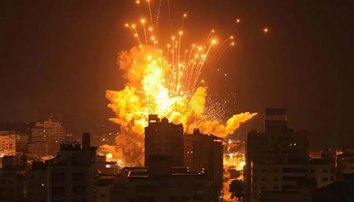 إنذار إسرائيلي بإخلاء 3 موانئ يمنية استعدادًا لشن قصف عليها إنذار إسرائيلي بإخلاء 3 موانئ يمنية استعدادًا لشن قصف عليها