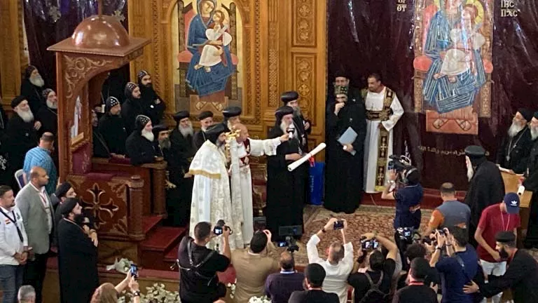 إيبارشية برج العرب تحتفي بتجليس الأنبا مينا كأحد أساقفتها بحضور رسمي واحتفالي.
