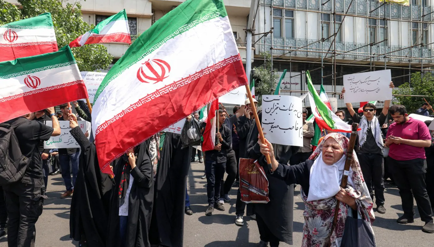 إيران: إسقاط طائرة مسيرة إسرائيلية قرب مدينة قم وتعرض مقاتلة للإصابة خلال التصدي الجوي إيران: إسقاط طائرة مسيرة إسرائيلية قرب مدينة قم وتعرض مقاتلة للإصابة خلال التصدي الجوي
