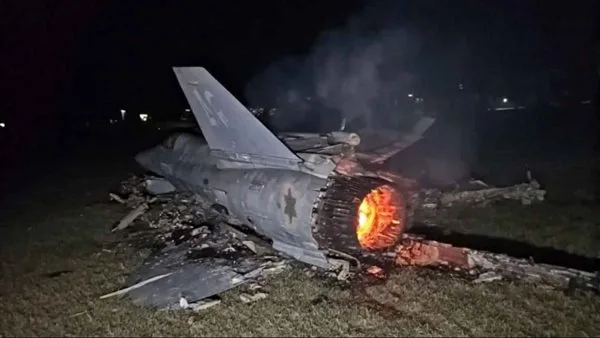إيران: الجيش أسقط طائرة إف 35 إسرائيلية في مدينة تبريز إيران: الجيش أسقط طائرة إف 35 إسرائيلية في مدينة تبريز