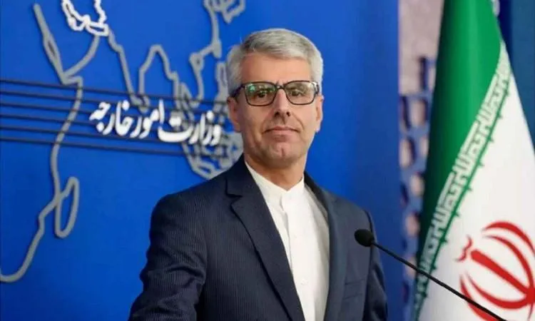 إيران: القيود الأمريكية على السفر تعكس “كراهية عميقة” تجاه الإيرانيين والمسلمين إيران: القيود الأمريكية على السفر تعكس “كراهية عميقة” تجاه الإيرانيين والمسلمين