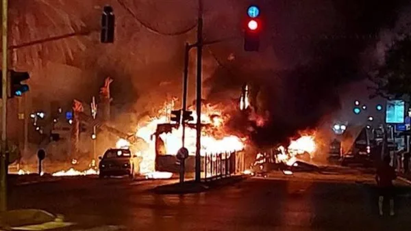 إيران تستهدف ميناء حيفا ومحطة كهرباء بالإضافة إلى قاعدة نيفاتيم الجوية بتل أبيب (فيديو) إيران تستهدف ميناء حيفا ومحطة كهرباء بالإضافة إلى قاعدة نيفاتيم الجوية بتل أبيب (فيديو)