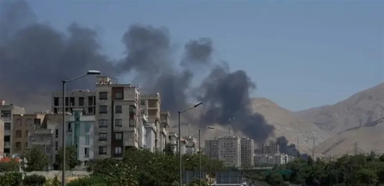 إيران تشن هجومًا جديدًا على إسرائيل يستمر حتى الصباح، وتتوعد بتحويل ليلها إلى نهار. إيران تشن هجومًا جديدًا على إسرائيل يستمر حتى الصباح، وتتوعد بتحويل ليلها إلى نهار.