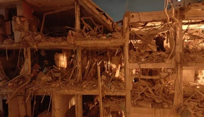 إيران تطلق صواريخ باتجاه حيفا وملايين من الإسرائيليين يندفعون إلى الملاجئ. إيران تطلق صواريخ باتجاه حيفا وملايين من الإسرائيليين يندفعون إلى الملاجئ.