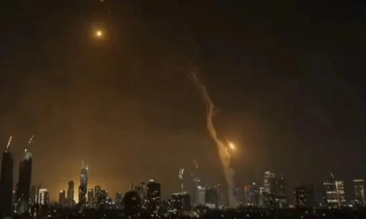 إيران تطلق مجموعة جديدة من الصواريخ نحو إسرائيل إيران تطلق مجموعة جديدة من الصواريخ نحو إسرائيل
