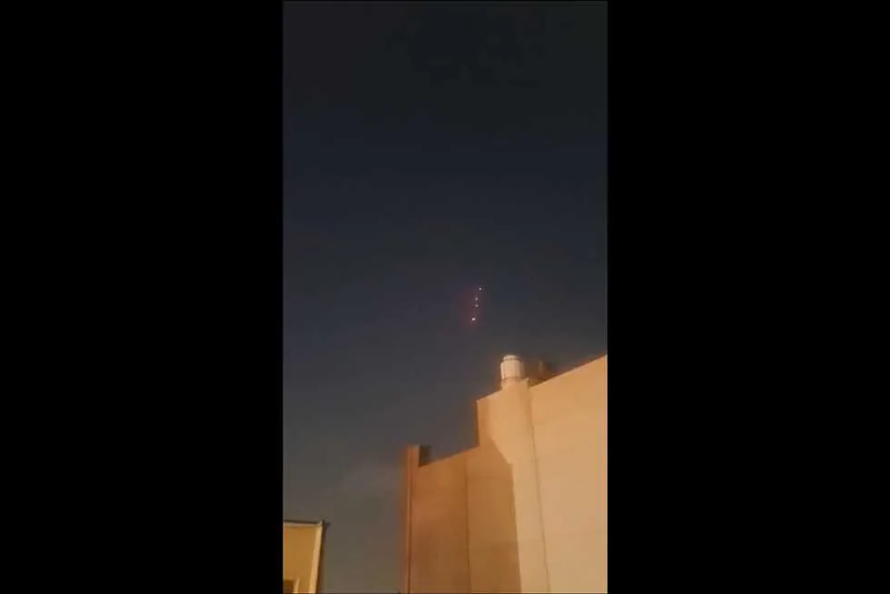 إيران تعزز نظمها للدفاع الجوي وإسرائيل تهاجم قواعد جوية في الغرب إيران تعزز نظمها للدفاع الجوي وإسرائيل تهاجم قواعد جوية في الغرب