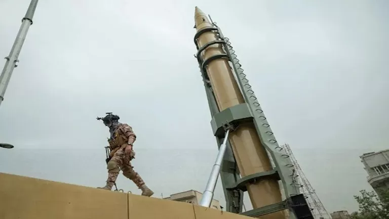إيران تكشف عن إطلاق صاروخ “عماد” في هجومها على حيفا وتل أبيب – صور إيران تكشف عن إطلاق صاروخ “عماد” في هجومها على حيفا وتل أبيب – صور