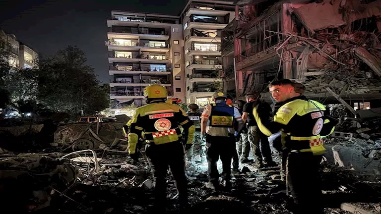 إيران: مقتل قائدين بارزين في هيئة الأركان جراء هجوم إسرائيلي إيران: مقتل قائدين بارزين في هيئة الأركان جراء هجوم إسرائيلي