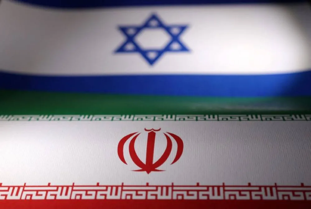 إيران وإسرائيل تؤججان الأسواق.. ارتفاع أسعار النفط وانخفاض الأسهم إيران وإسرائيل تؤججان الأسواق.. ارتفاع أسعار النفط وانخفاض الأسهم