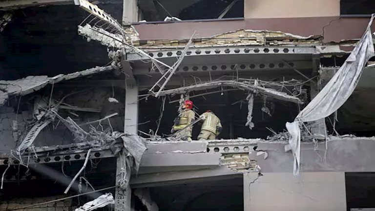 إيران: وفاة 78 فردًا وإصابة 320 جراء الغارات الإسرائيلية إيران: وفاة 78 فردًا وإصابة 320 جراء الغارات الإسرائيلية