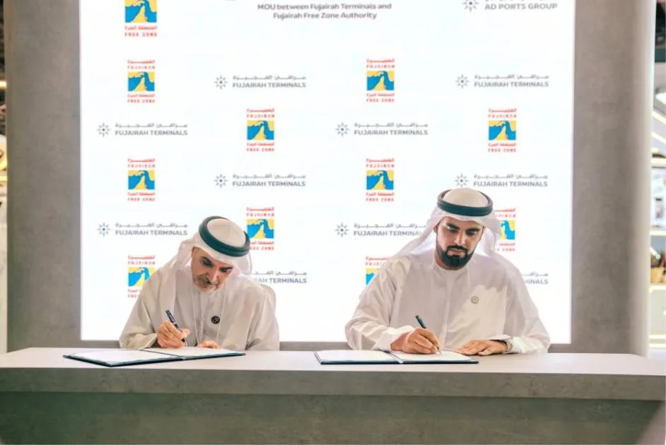 اتفاقية بين «مرافئ» و«منطقة الفجيرة الحرة» لتعزيز صناعة البحرية اتفاقية بين «مرافئ» و«منطقة الفجيرة الحرة» لتعزيز صناعة البحرية