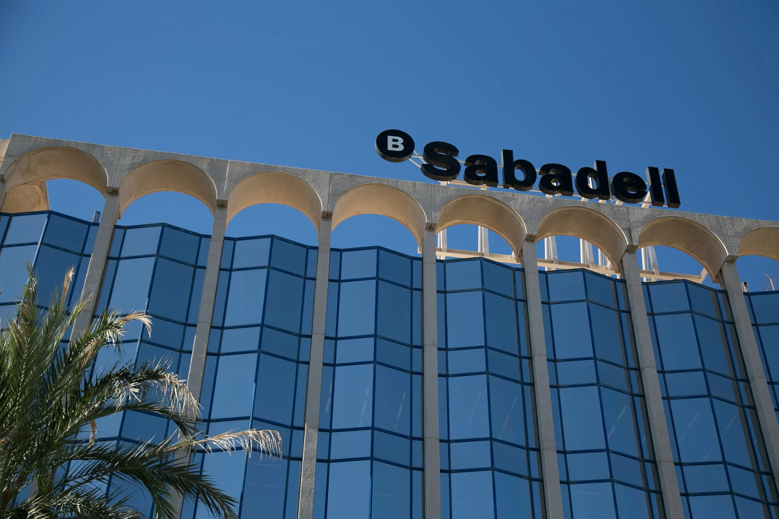 اتفاقية تمويل جديدة بين ICO وبنك ساباديل توفر 21.7 مليون يورو لدعم الشركات الإسبانية في المغرب اتفاقية تمويل جديدة بين ICO وبنك ساباديل توفر 21.7 مليون يورو لدعم الشركات الإسبانية في المغرب