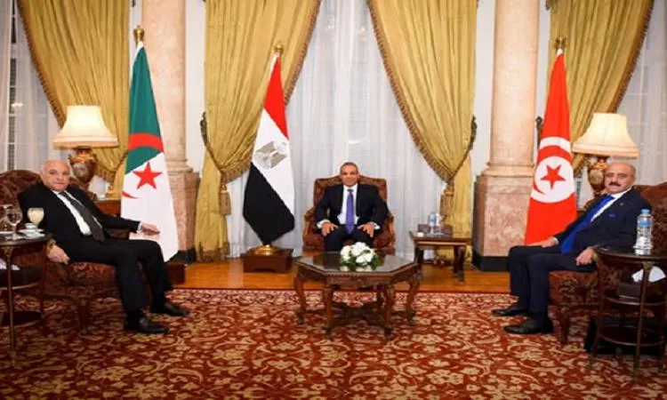 اجتماع ثلاثي لوزراء خارجية مصر وتونس والجزائر لمناقشة مستجدات الأزمة في ليبيا اجتماع ثلاثي لوزراء خارجية مصر وتونس والجزائر لمناقشة مستجدات الأزمة في ليبيا