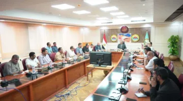 اجتماع سكرتير محافظة مطروح مع لجنة الأزمات والأوبئة لمتابعة جهود النظافة والوقاية