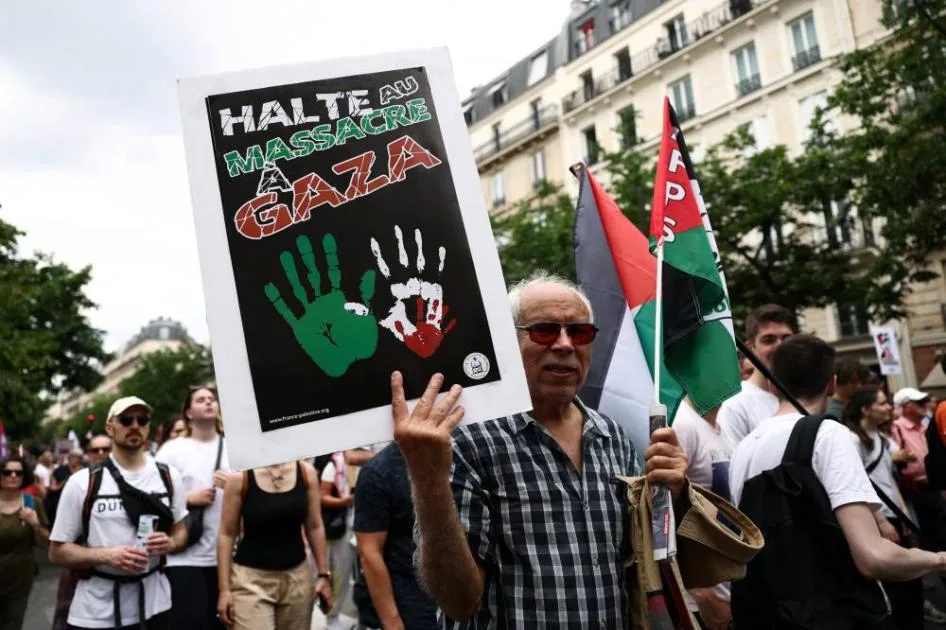 احتجاجات في فرنسا تأييدًا للفلسطينيين بتنظيم من نقابات سياسية وأحزاب اجتماعية احتجاجات في فرنسا تأييدًا للفلسطينيين بتنظيم من نقابات سياسية وأحزاب اجتماعية