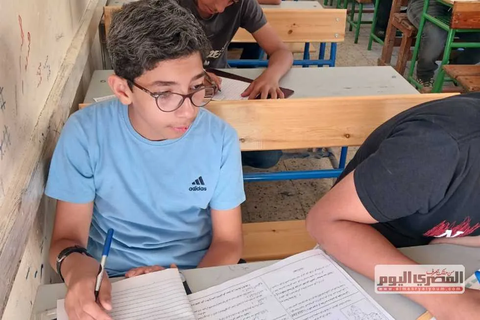 اختلاف وجهات نظر طلاب الشهادة الإعدادية في الشرقية بشأن امتحان اللغة الأجنبية