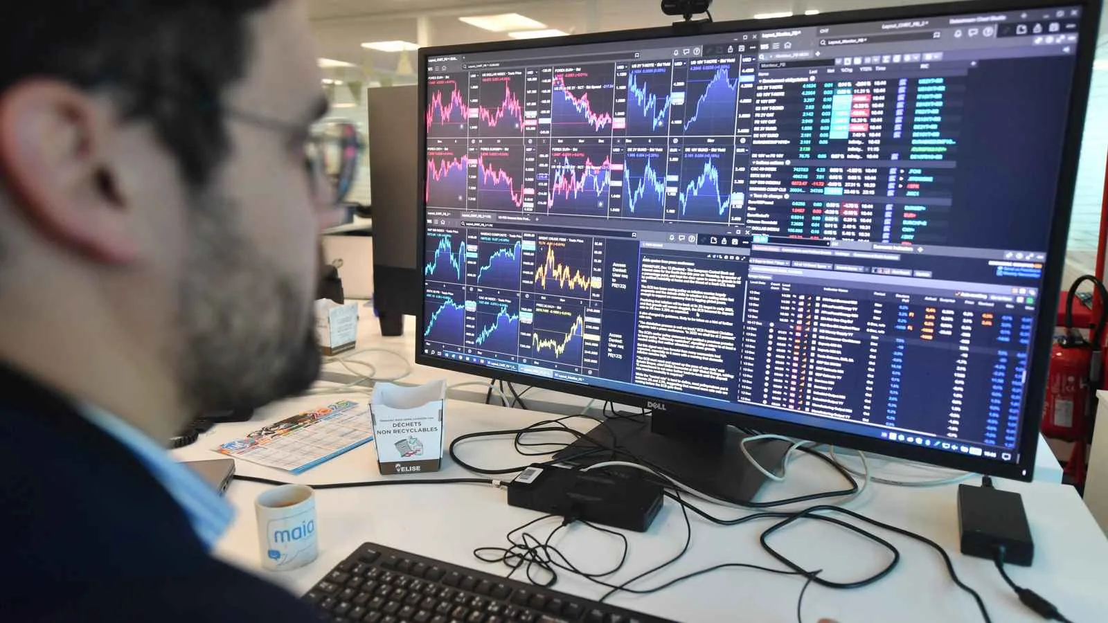 ارتفاع أسهم الدفاع والطاقة وانخفاض قطاعي الطيران والسياحة نتيجة الهجوم على إيران ارتفاع أسهم الدفاع والطاقة وانخفاض قطاعي الطيران والسياحة نتيجة الهجوم على إيران