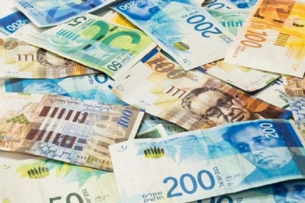ارتفاع قيمة الشيكل الإسرائيلي بنسبة 2% نتيجة للصراع مع إيران ارتفاع قيمة الشيكل الإسرائيلي بنسبة 2% نتيجة للصراع مع إيران
