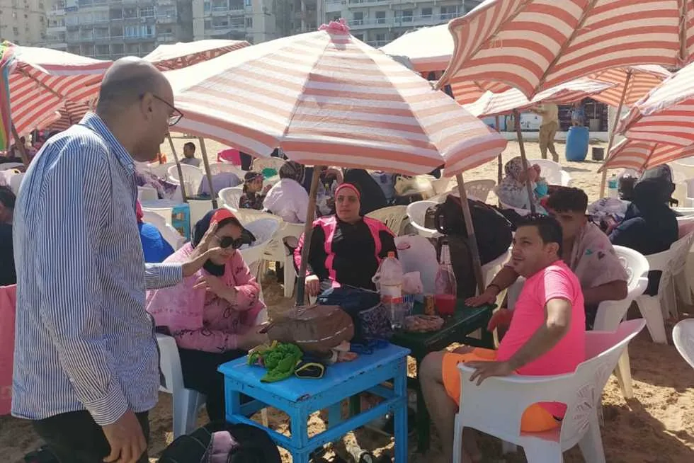 ازدحام شديد على شواطئ الإسكندرية في اليوم الثالث من عيد الأضحى ازدحام شديد على شواطئ الإسكندرية في اليوم الثالث من عيد الأضحى