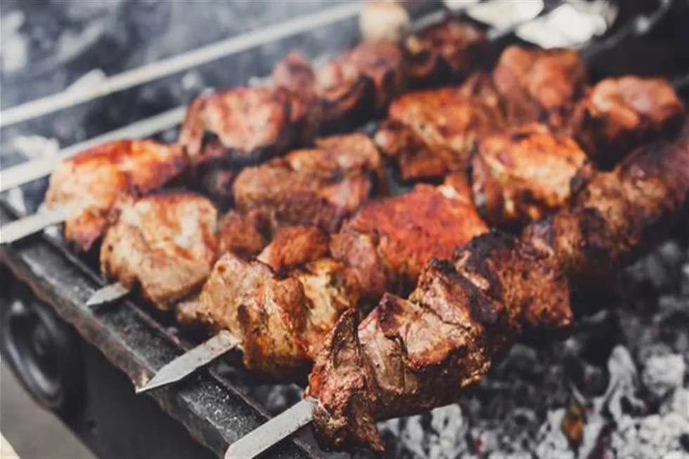 استشاري تغذية ينبه من خطورة شوي اللحوم خلال عيد الأضحى (فيديو) استشاري تغذية ينبه من خطورة شوي اللحوم خلال عيد الأضحى (فيديو)