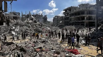 استشهاد 18 فلسطينياً بالقرب من مركز إغاثة في وسط غزة
