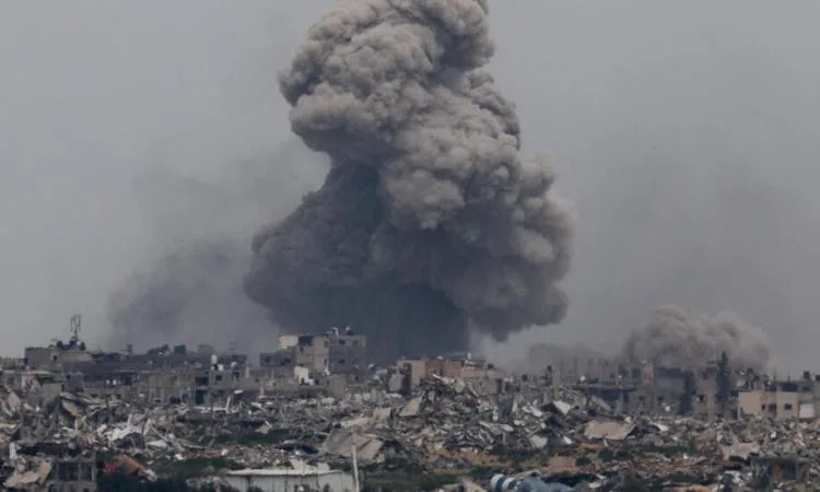 استشهاد 8 فلسطينيين في خان يونس وقيام الاحتلال بعمليات مداهمة في عدة مناطق بالضفة الغربية