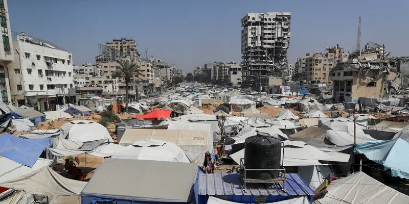 استشهاد ثلاثة فلسطينيين نتيجة قصف للاحتلال الإسرائيلي في “حي التفاح” بغزة. استشهاد ثلاثة فلسطينيين نتيجة قصف للاحتلال الإسرائيلي في “حي التفاح” بغزة.