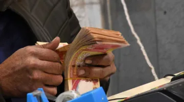 استقرار سعر الدينار العراقي مقابل الدولار اليوم