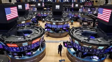استقرار مخاوف سوق العمل يعزز ارتفاع الأسهم الأمريكية مع انتظار جولة تجارية جديدة بين واشنطن وبكين