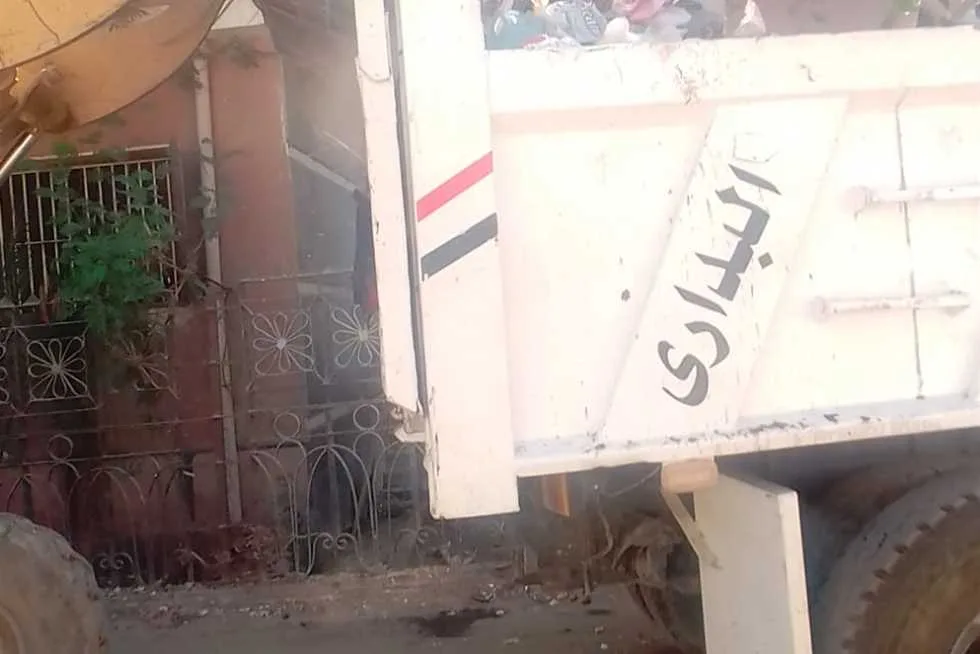 استمرار جهود النظافة وإزالة المخلفات في قرى مركز البداري بأسيوط استمرار جهود النظافة وإزالة المخلفات في قرى مركز البداري بأسيوط