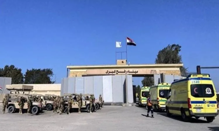 استمرار فتح معبر رفح البري من الجانب المصري لليوم السابع والثمانين على التوالي استمرار فتح معبر رفح البري من الجانب المصري لليوم السابع والثمانين على التوالي