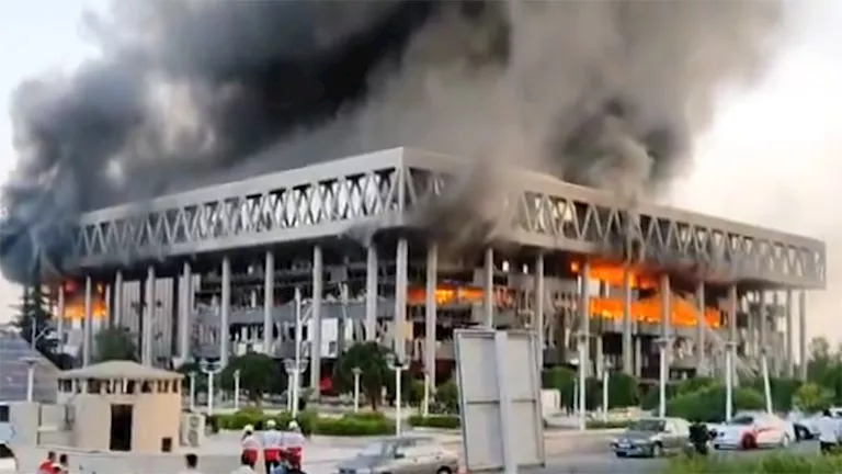 استهداف التلفزيون الإيراني يؤدي إلى مقتل عدد من موظفيه | فيديو استهداف التلفزيون الإيراني يؤدي إلى مقتل عدد من موظفيه | فيديو
