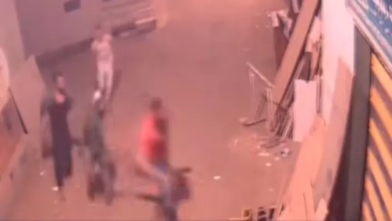 اعتقال شخصين بتهمة قتل آخر باستخدام أسلحة بيضاء في الدقهلية اعتقال شخصين بتهمة قتل آخر باستخدام أسلحة بيضاء في الدقهلية