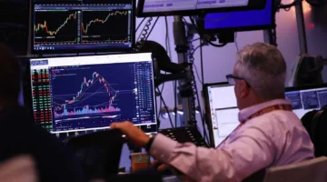 افتتاح وول ستريت بتراجعات وسط تصاعد التوترات العسكرية بين إسرائيل وإيران