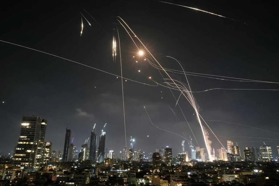 الآن: جولة جديدة من الصواريخ الإيرانية تستهدف إسرائيل (فيديو) الآن: جولة جديدة من الصواريخ الإيرانية تستهدف إسرائيل (فيديو)