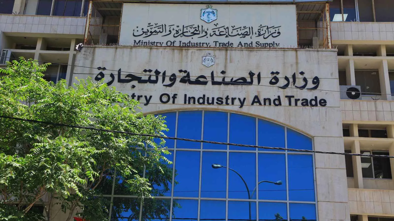 الأردن يبدأ بتعديل أوضاع العاملين السوريين ويسهل عملية الاستيراد الأردن يبدأ بتعديل أوضاع العاملين السوريين ويسهل عملية الاستيراد