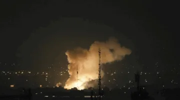 الأسد المتصاعد: إسرائيل تستهدف المنشآت النووية في إيران وتقوم بإسقاط كبار قادة الحرس الثوري، منتظرةً رد الفعل.