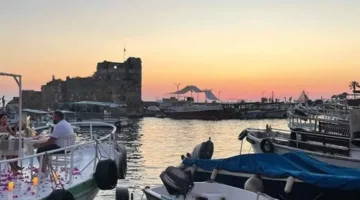الأسماك أكلت أجزاء كبيرة من الجسد… تجمع المواطنين لمعاينة الهيكل العظمي في سنسول جبيل (صورة)
